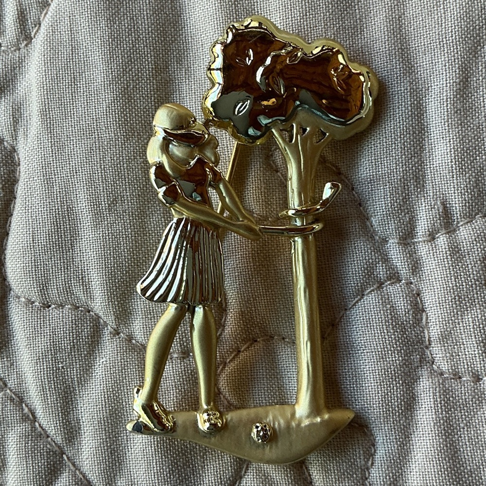 Gold Golfer Brooch